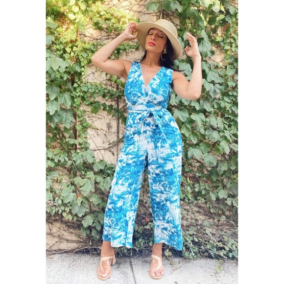 Eva Franco Pants - Anthropologie Eva Franco Blue floral Linen toile print v neck wide leg Jumpsuit